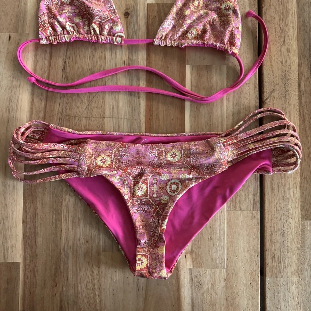 Frankie’s Bikinis Set - Picture 4 of 11